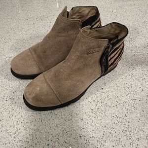Sorel Major Zebra Tan and Black Ankle Booties Calf Hair and Suede Side Zip 7.5